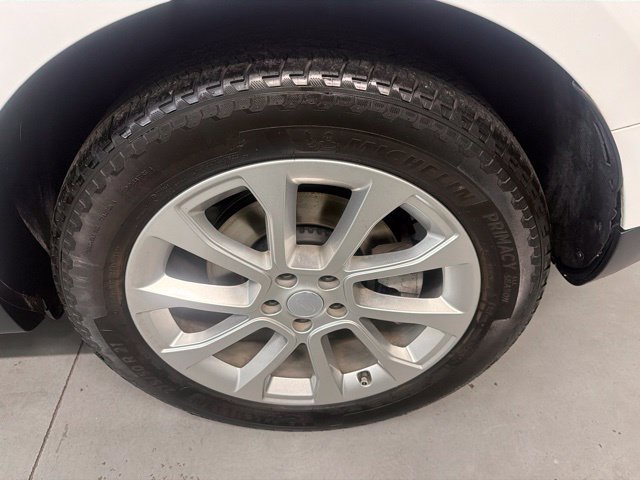 Certified Used 2024 Fuji White Land Rover SE image 26