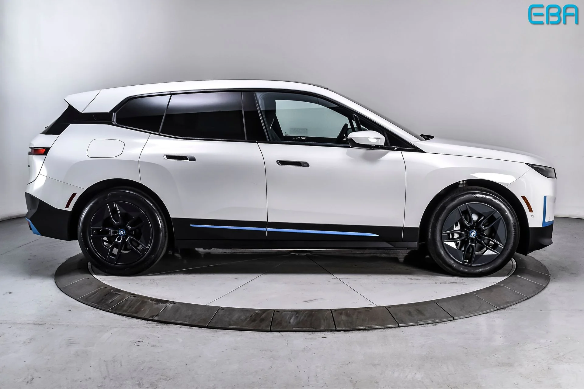 Used 2023 Alpine White BMW xDrive50 image 7