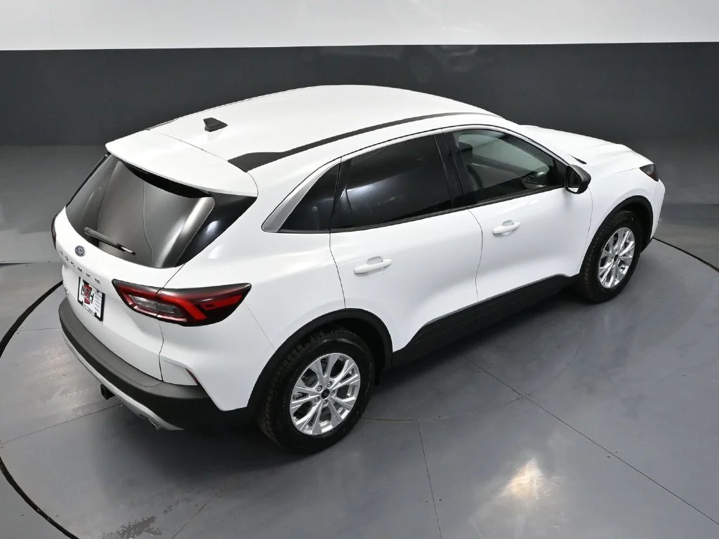 Used 2023 White Ford Active image 46