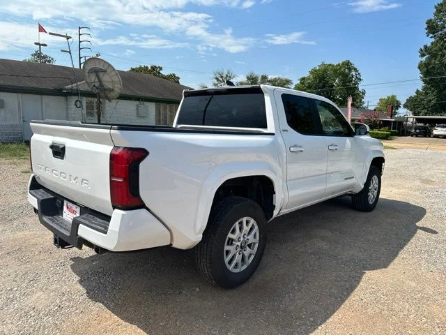 Used 2025 White Toyota SR5 image 14