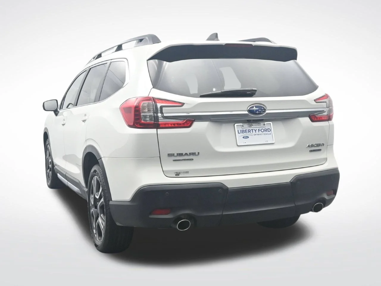 Used 2023 Crystal White Pearl Subaru Limited image 9