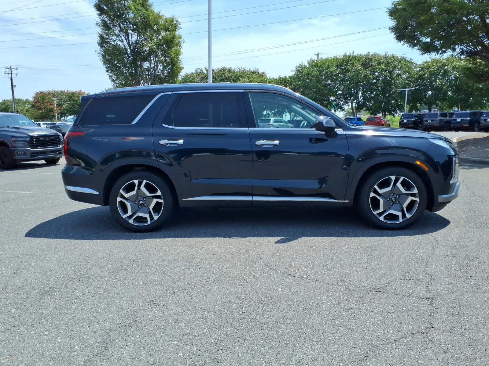 Used 2024 Moonlight Cloud Hyundai Limited image 12