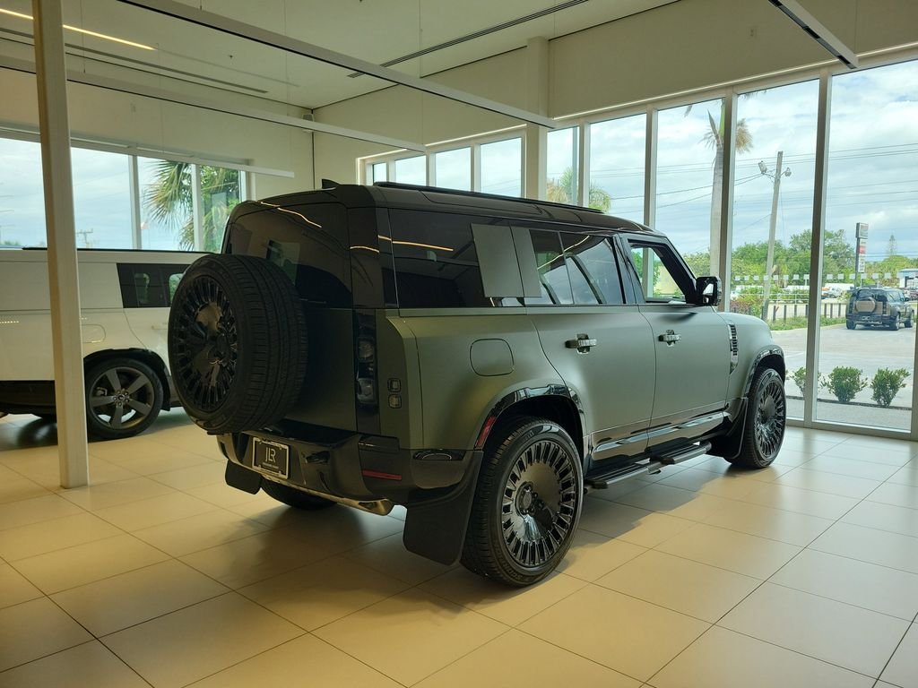 New 2026 Woolstone Green Land Rover X-Dynamic SE image 5