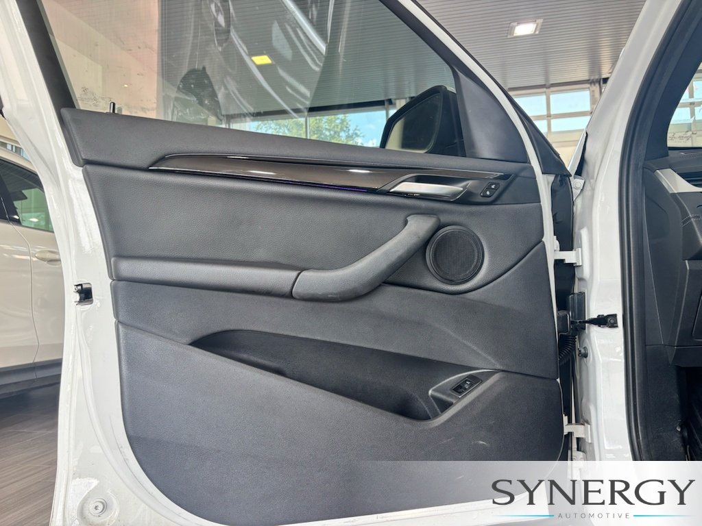 Used 2020 Alpine White BMW sDrive28i image 24