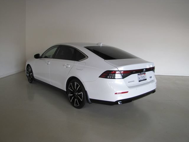 Used 2023 Platinum White Honda Touring image 23