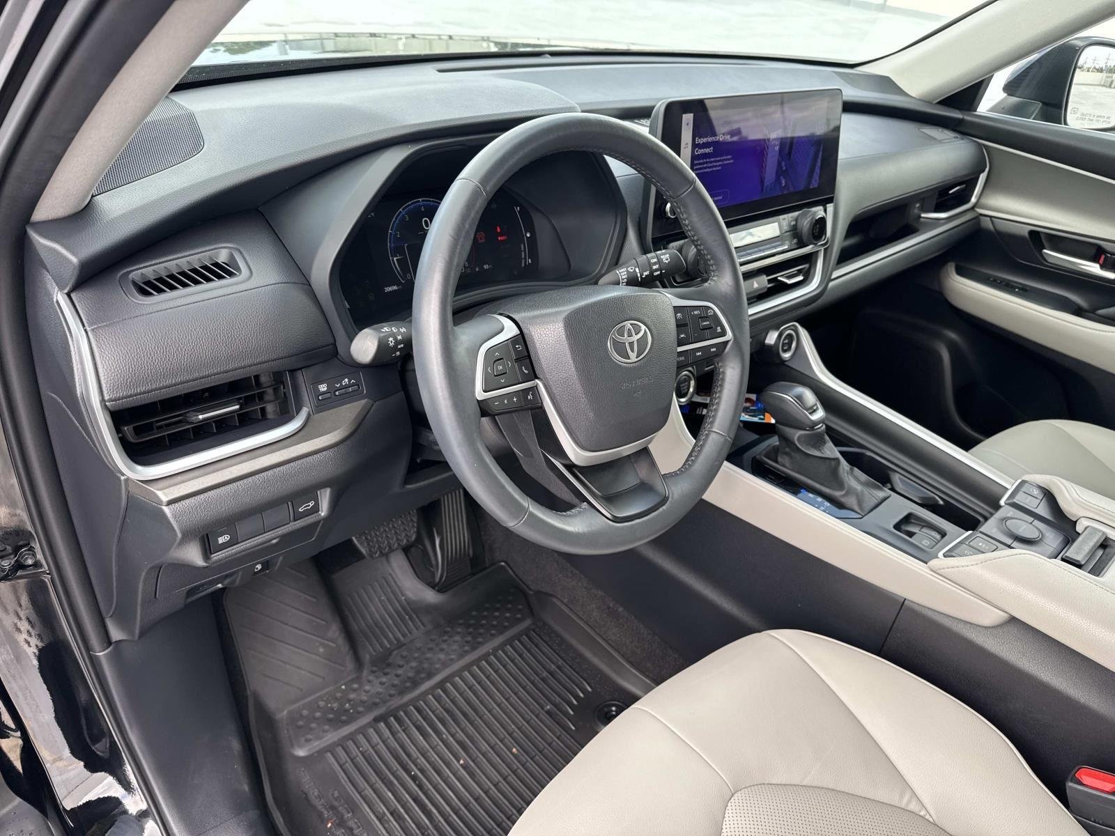 Used 2025 Midnight Black Metallic Toyota XLE image 18