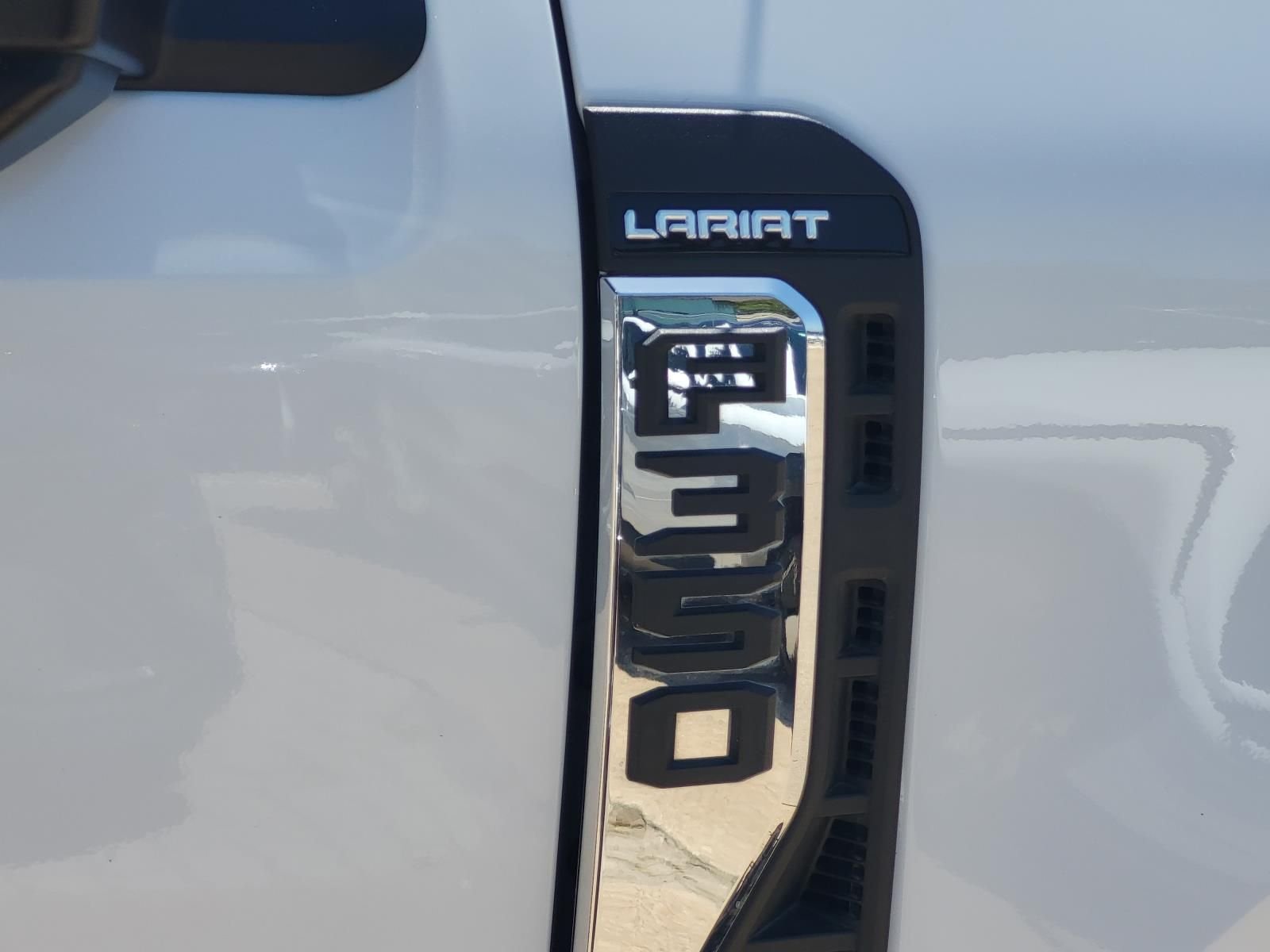 Used 2024 Oxford White Ford Lariat image 6