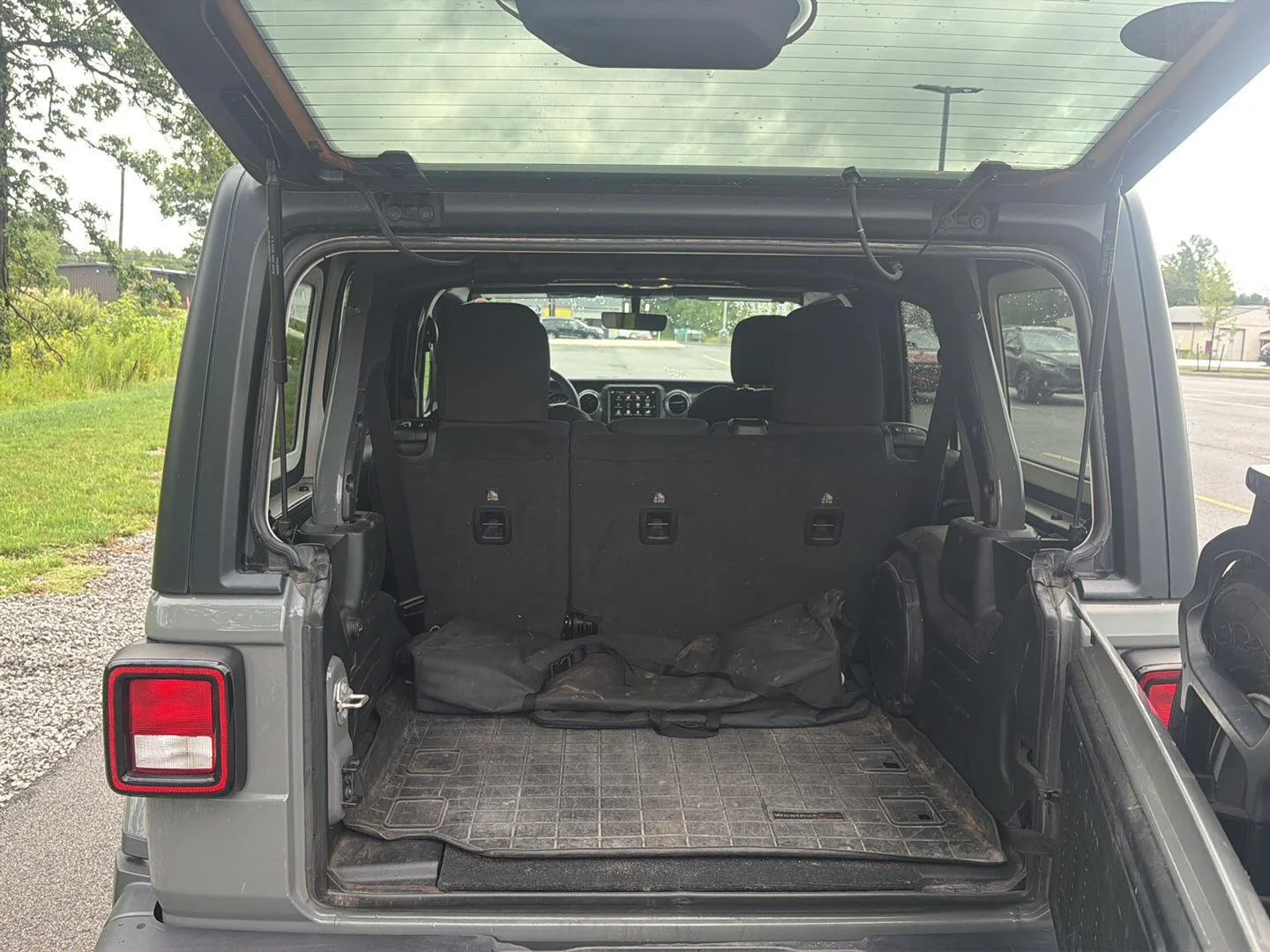 Used 2023 Sting-Gray Clearcoat Jeep Sahara image 20