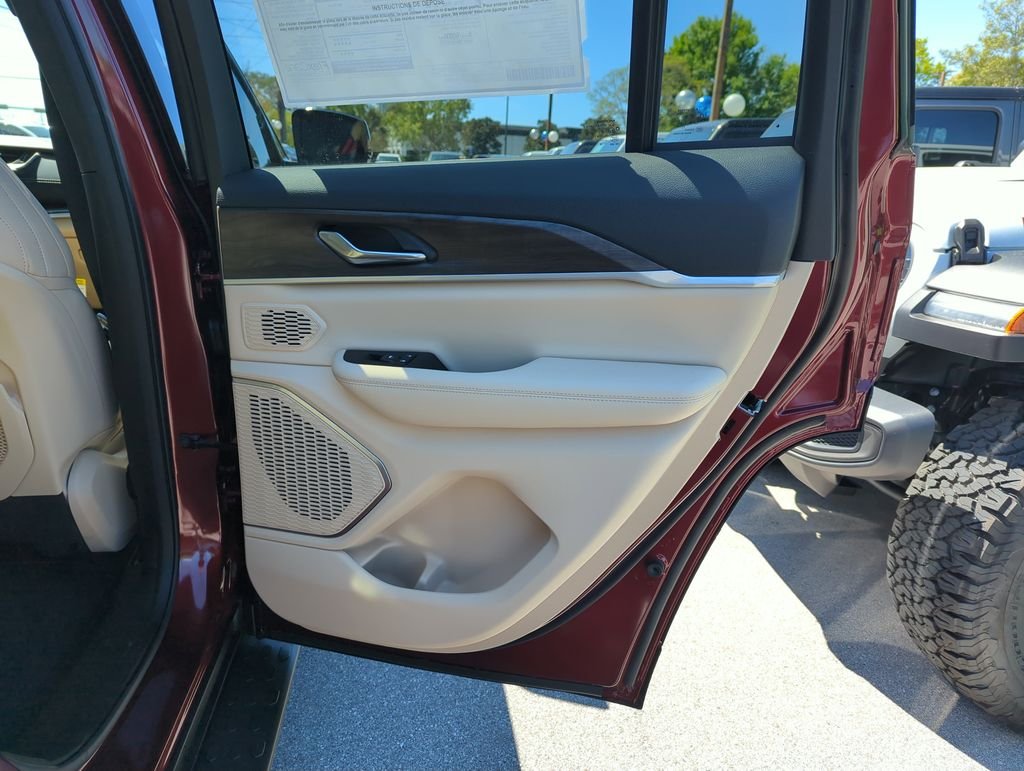 New 2026 Velvet Red Pearl-Coat Exterior Paint Jeep Limited image 33