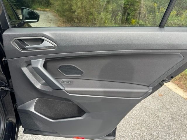 Used 2019 Deep Black Volkswagen 2.0T SE image 15