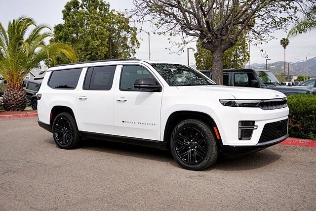 New 2026 Bright White Clear-Coat Exterior Paint Jeep Limited Reserve image 6