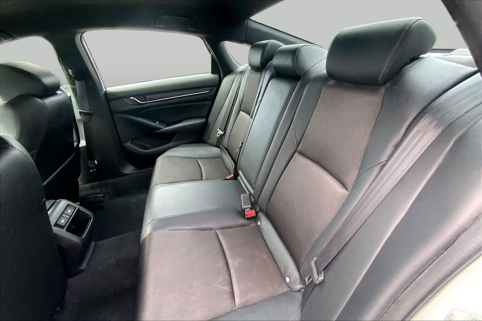Used 2022 Platinum White Pearl Honda Sport image 19