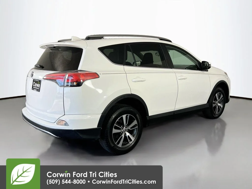 Used 2017 Super White Toyota XLE image 15