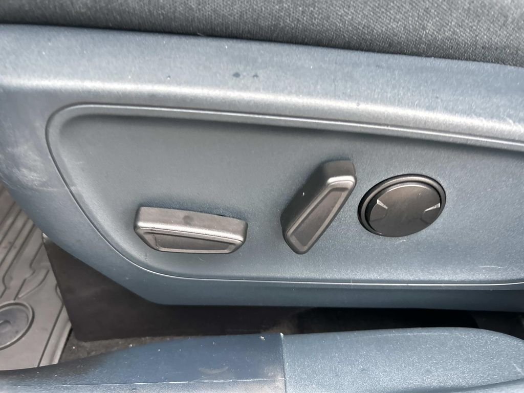 Used 2025 Azure Gray Metallic Ford XLT image 28