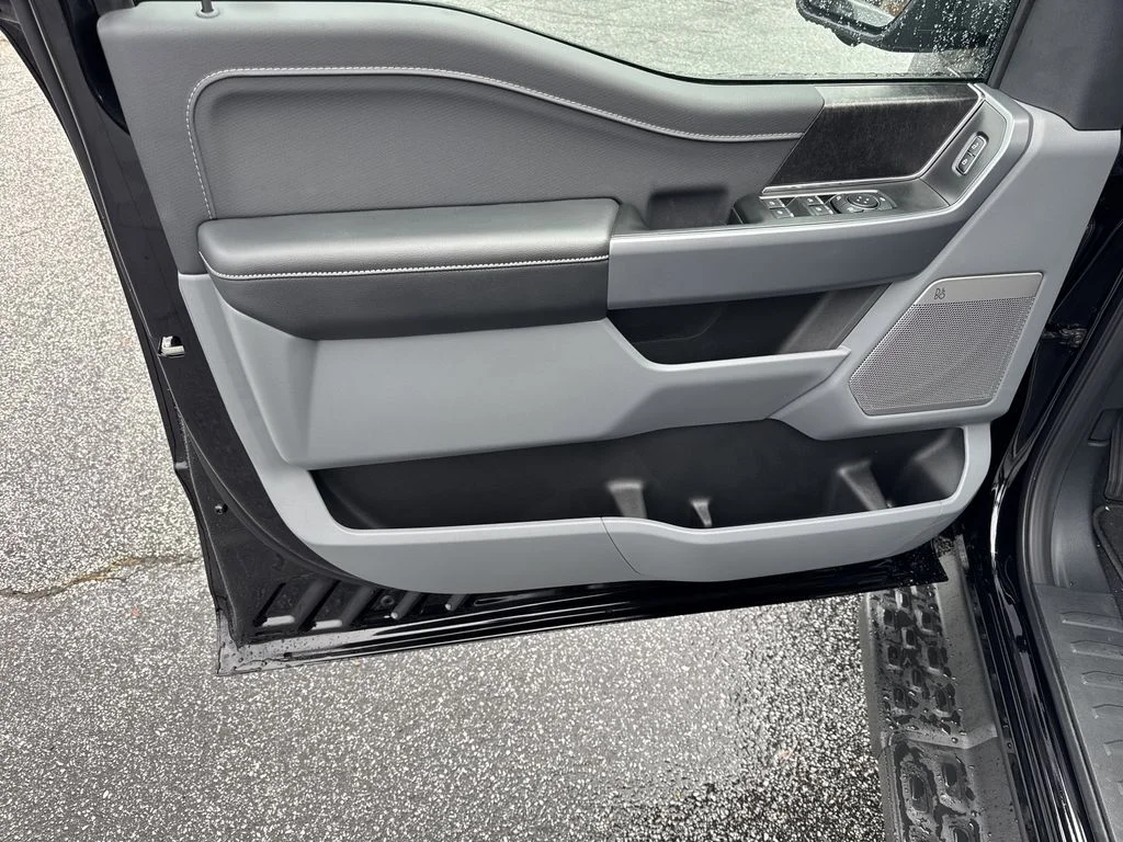 New 2025 Black Ford Flash image 10