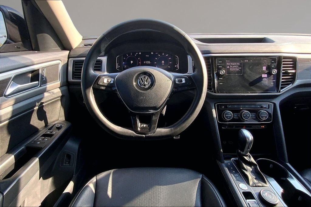 Used 2019 Deep Black Pearl Volkswagen 3.6L V6 SEL R-Line image 5
