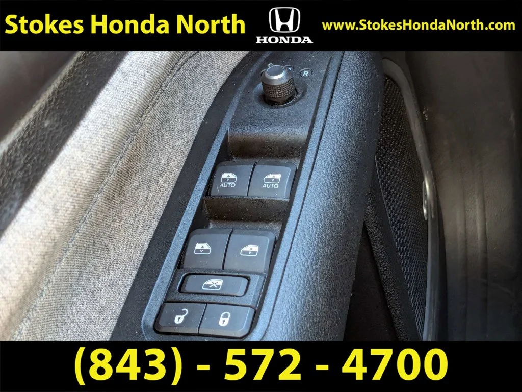 Used 2022 Black Jeep Latitude image 25