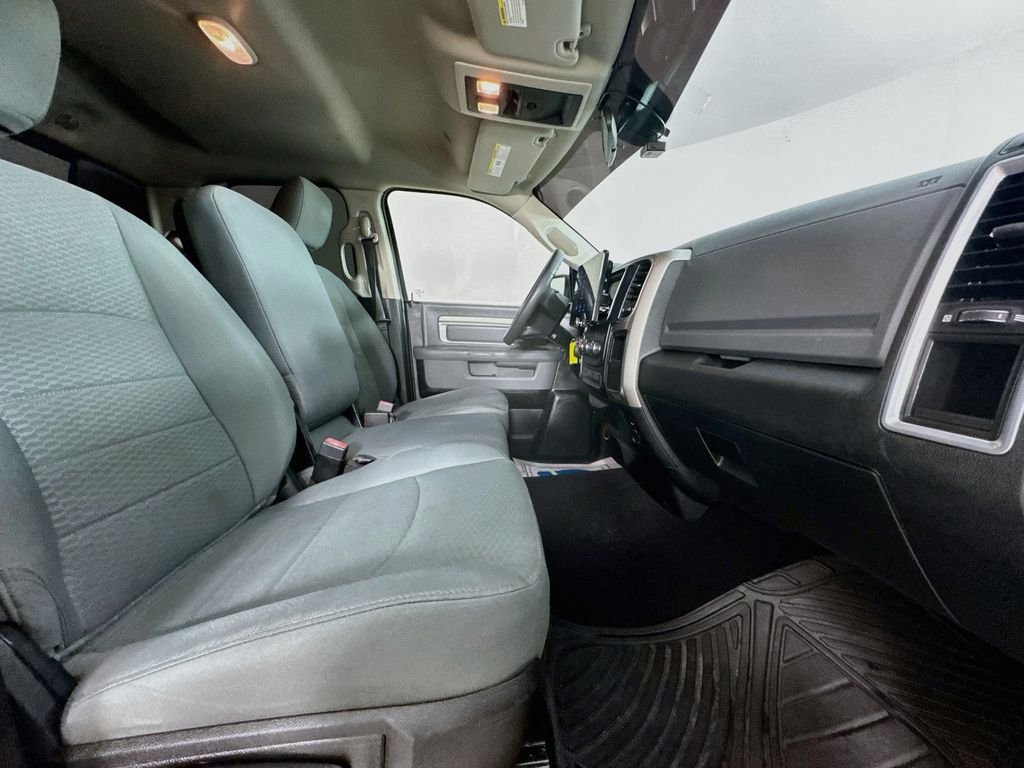 Used 2018 Bright White Clearcoat Ram SLT image 32