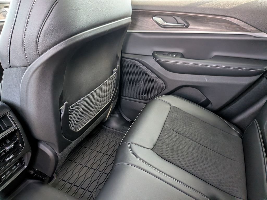 New 2026 Silver Zynith Exterior Paint Jeep Altitude image 34