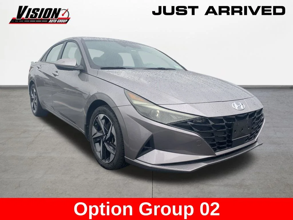 Used 2023 Silver Hyundai SEL image 4
