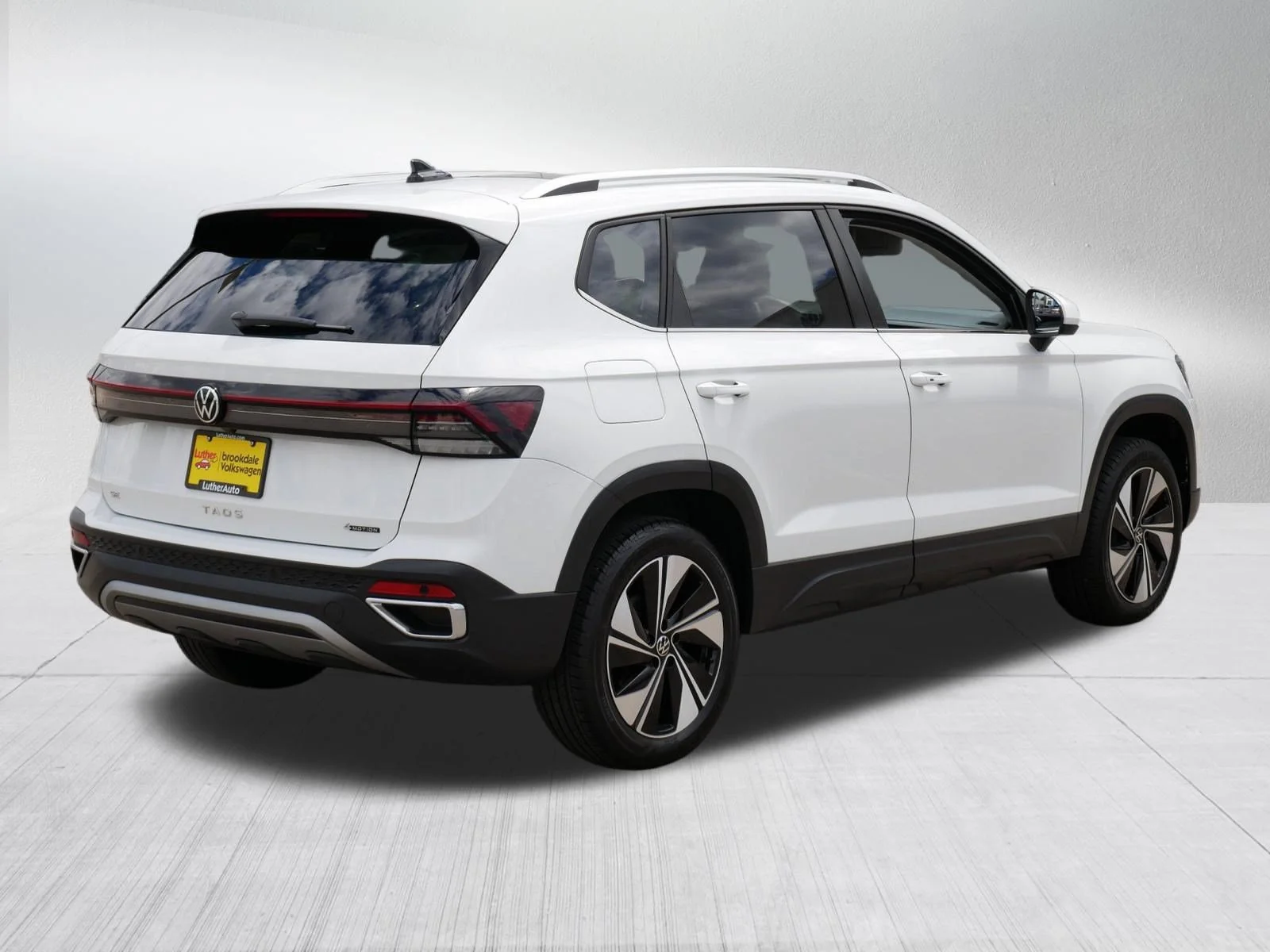 Certified Used 2025 Pure White Volkswagen SE image 7