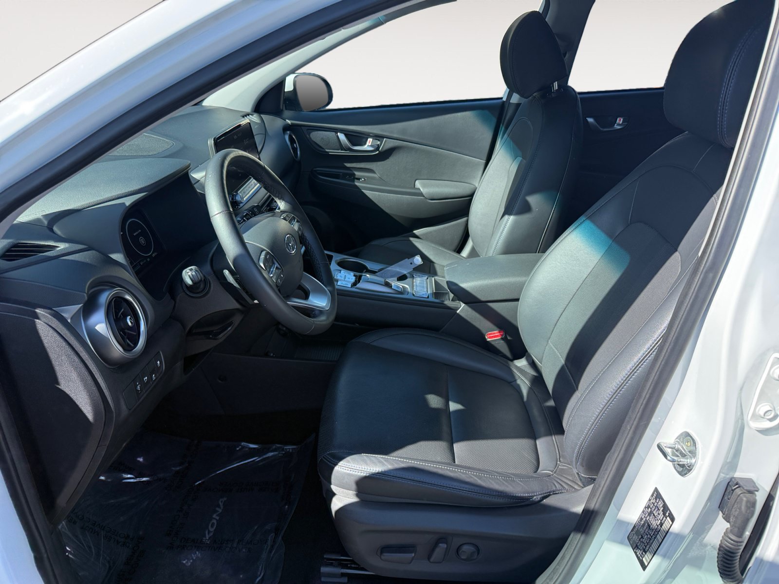 Certified Used 2023 Lunar Hyundai Limited image 10