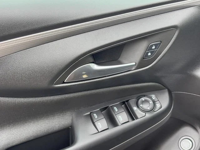 Used 2025 Ebony Twilight Metallic Buick Avenir image 17