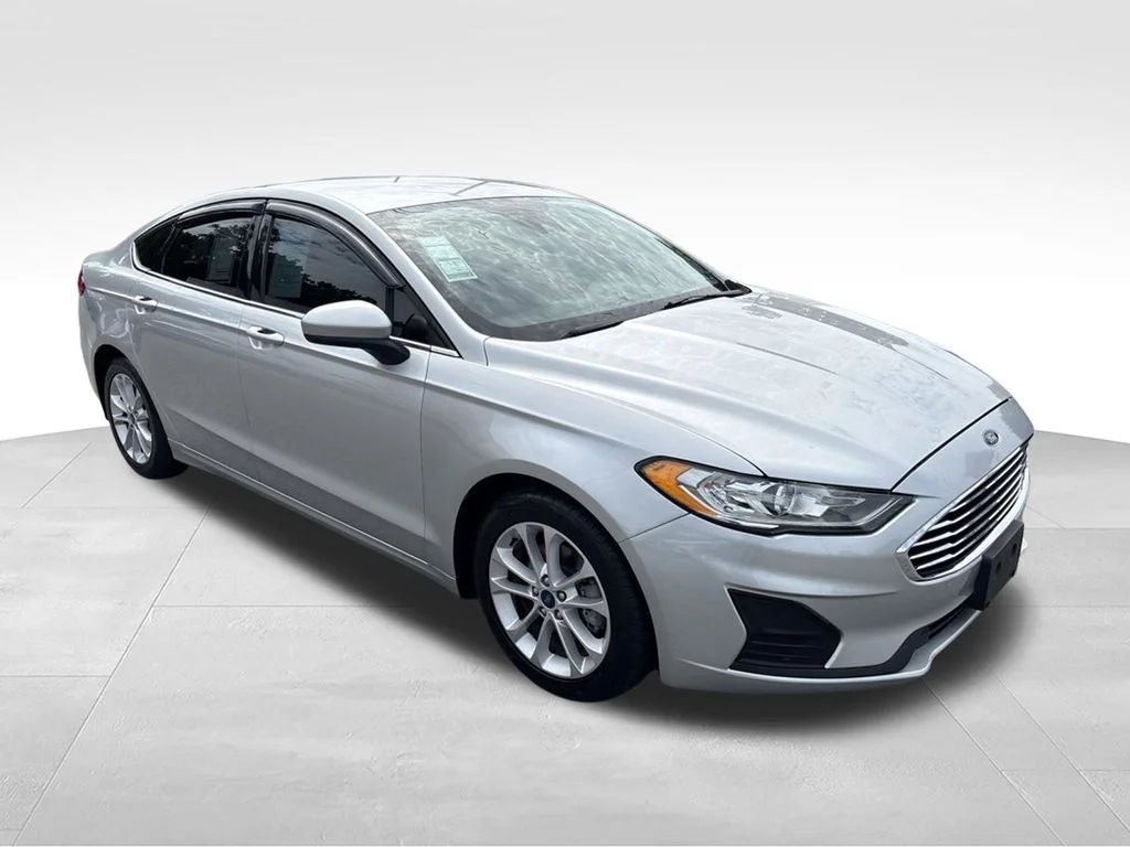 Used 2019 Silver Ford SE image 6