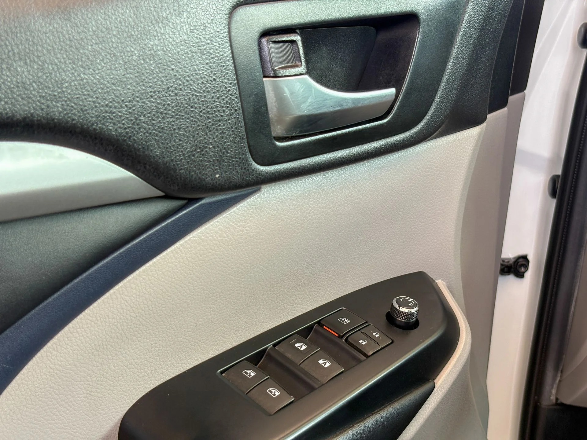 Used 2019 White Toyota XLE image 15