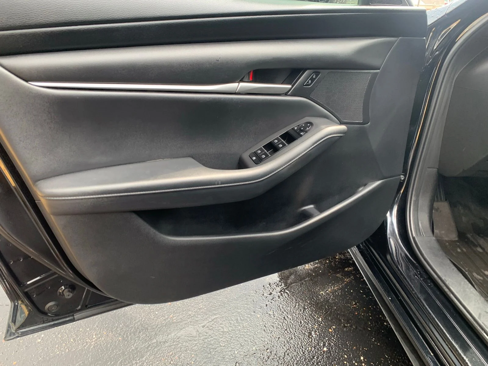 Used 2021 Black Mazda Select image 10