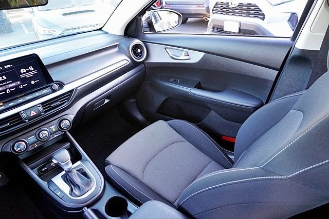 Used 2023 Black Kia LXS image 19