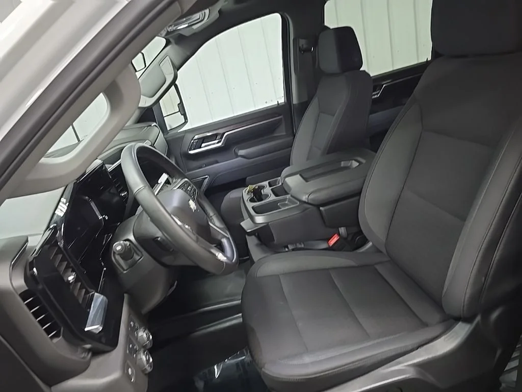 Used 2025 White Chevrolet LT image 29