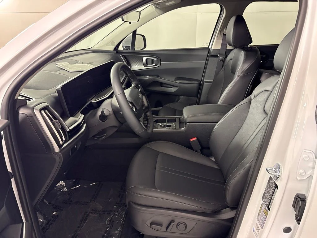 New 2026 White Kia S image 25