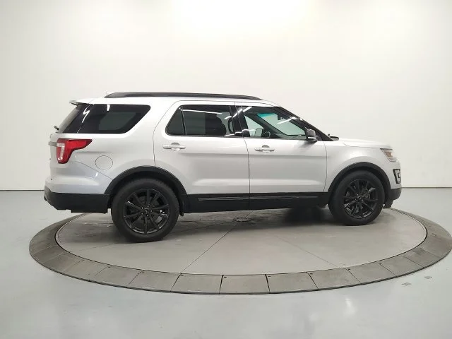 Used 2017 Ingot Silver Metallic Ford XLT image 9