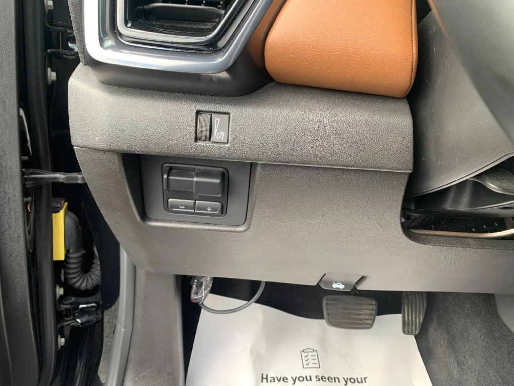 Used 2024 Black GMC AT4 image 31