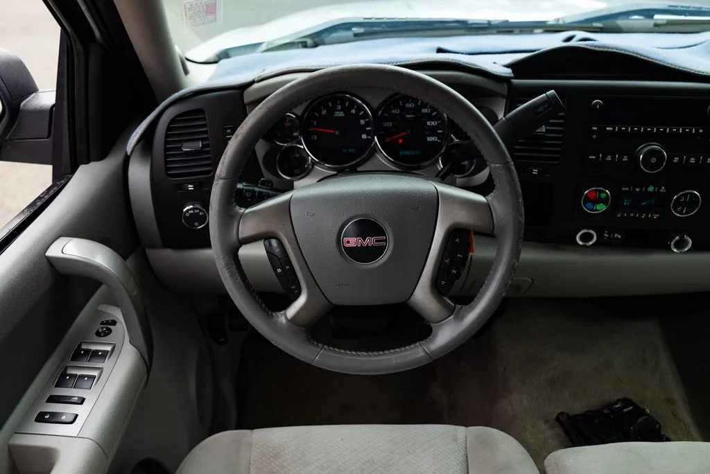 Used 2008 White GMC SLE1 image 11