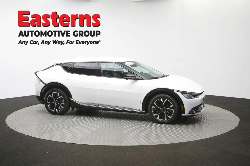 Used 2024 White Kia Wind image 49