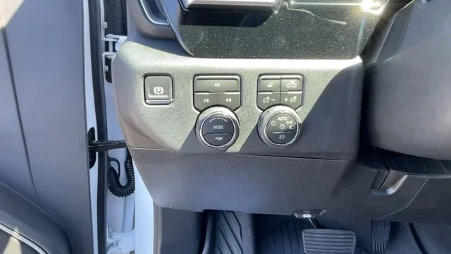 New 2026 Summit White Chevrolet LT image 27