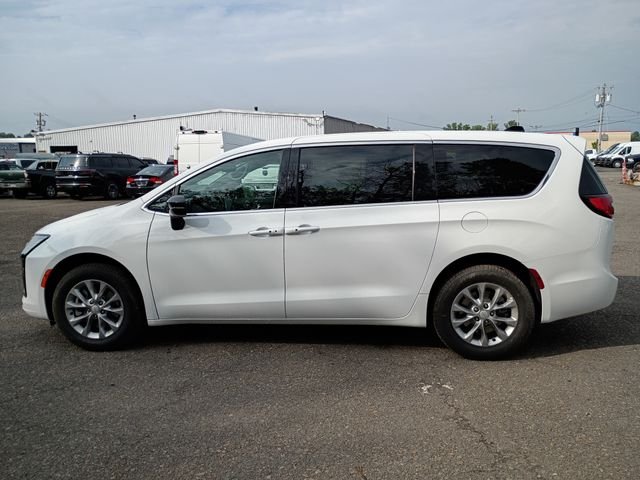 Used 2027 White Chrysler Select image 8