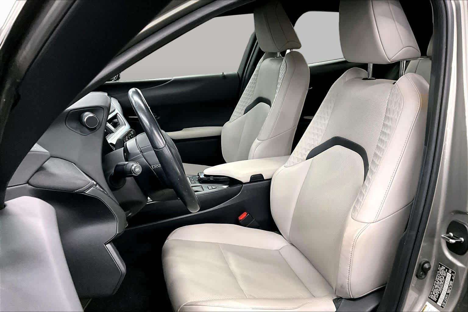Used 2019 Atomic Silver Lexus  image 7