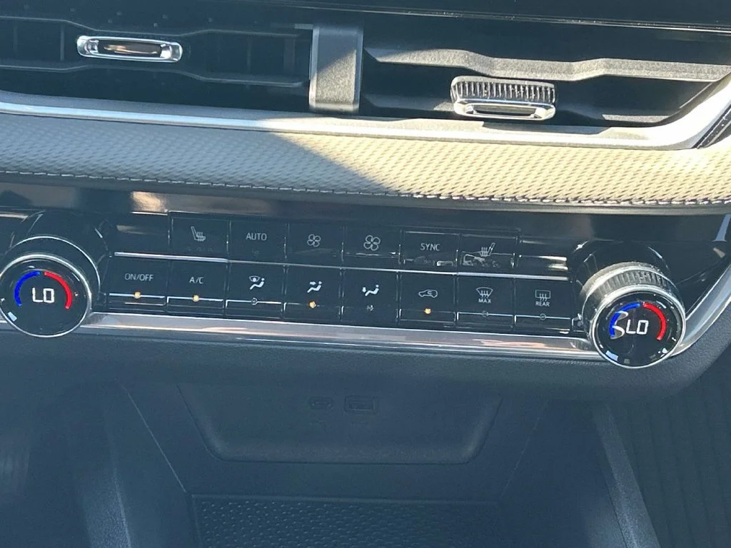 2027 Chevrolet Equinox LT - Photo 19