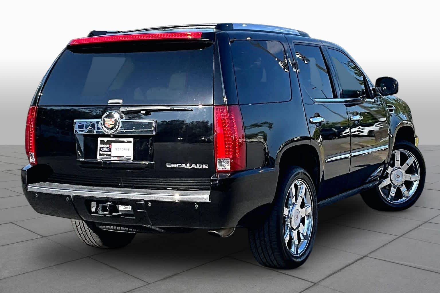 Used 2013 Black Raven Cadillac Luxury image 12