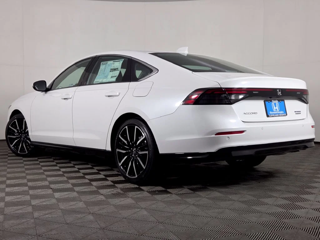 New 2026 Platinum White Pearl Honda Touring image 12