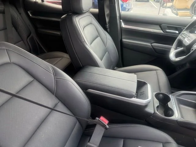 Used 2025 Ebony Twilight Metallic GMC Elevation image 7