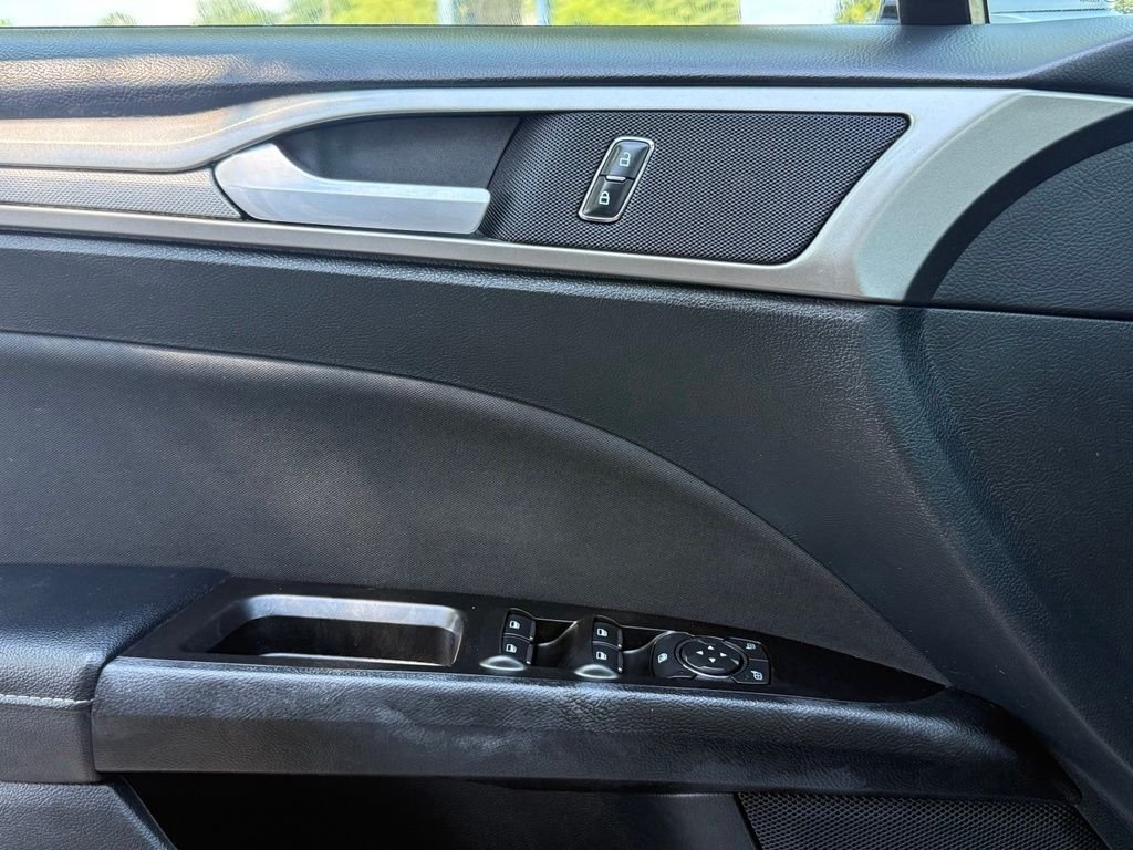 Used 2017 Silver Ford SE image 20