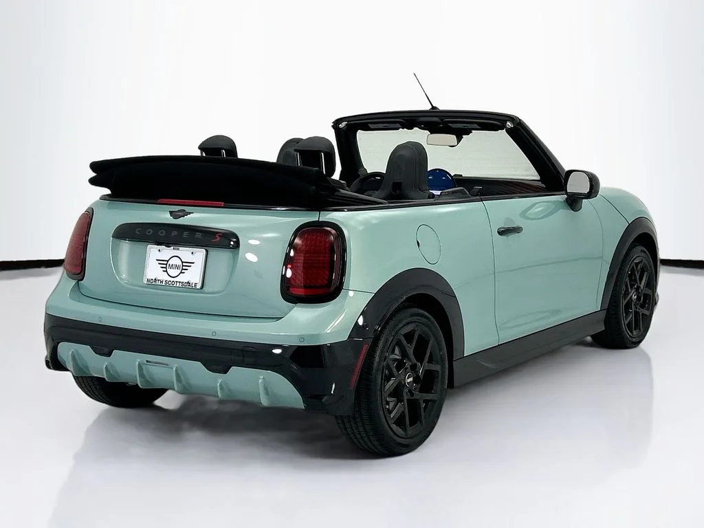 Used 2026 Ocean Wave Green Metallic MINI Iconic image 5