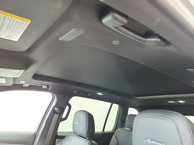 Used 2025 Gray Buick Avenir image 9