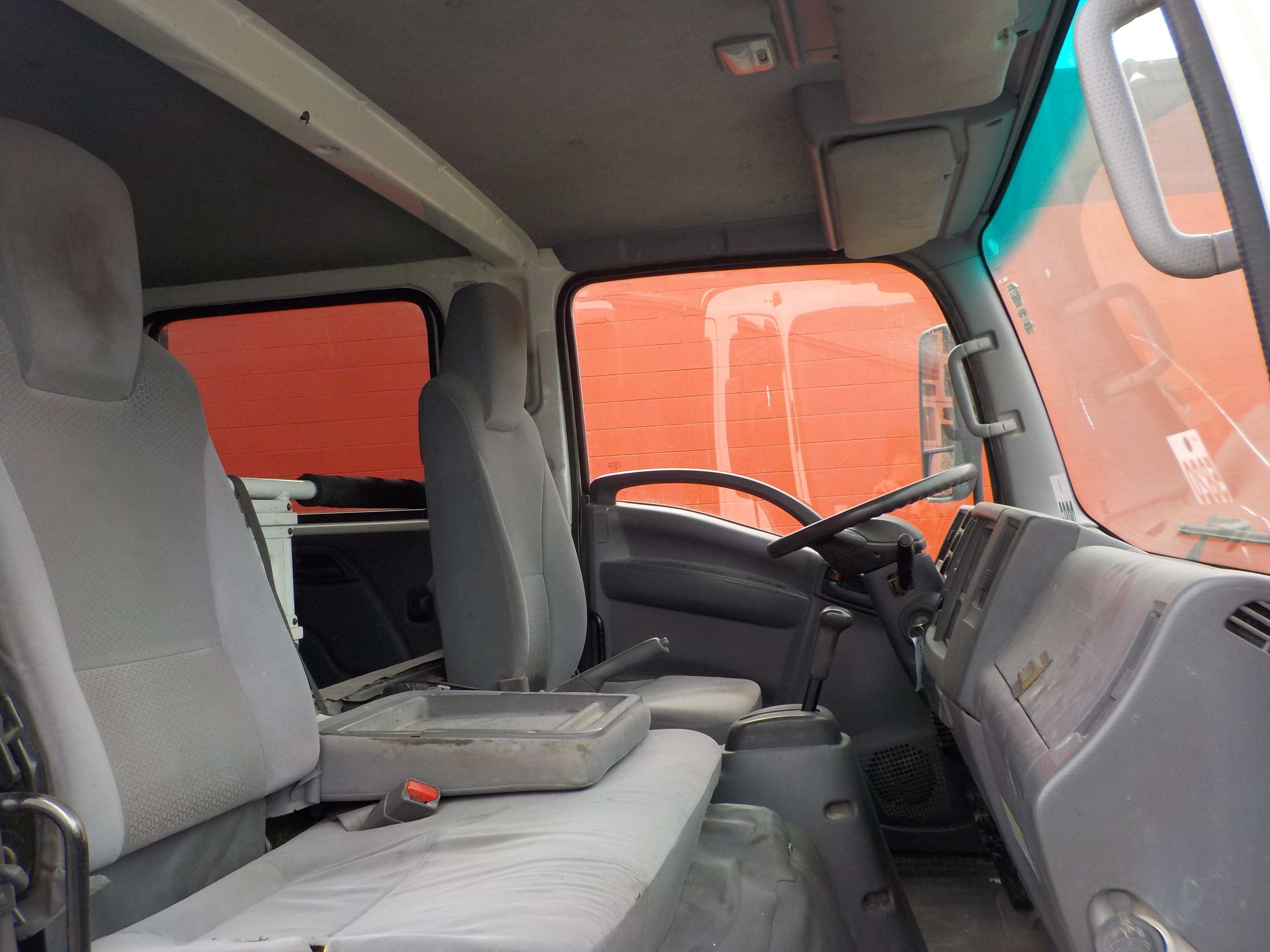 Used 2018 Arc White Chevrolet  image 10