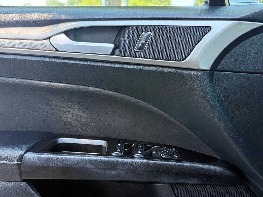 Used 2017 Silver Ford SE image 20