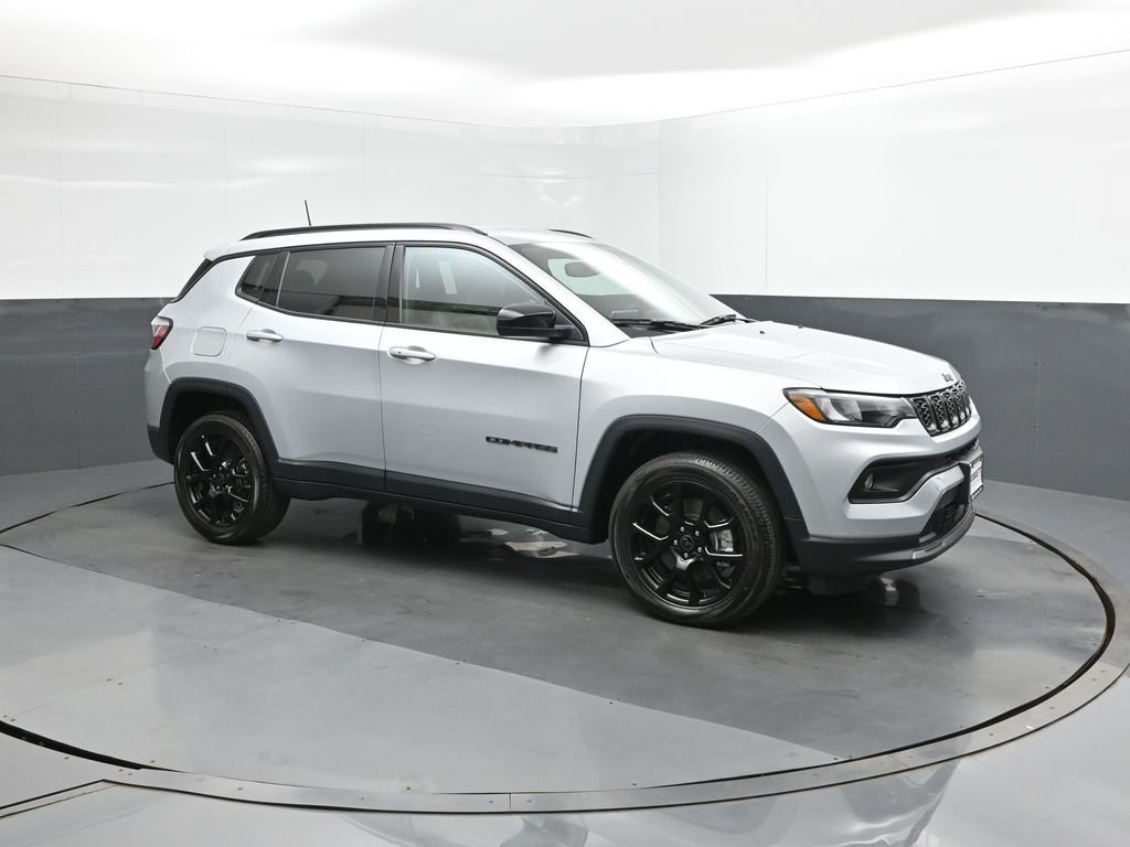 New 2026 Silver Zynith Metallic Clearcoat Jeep Latitude image 17